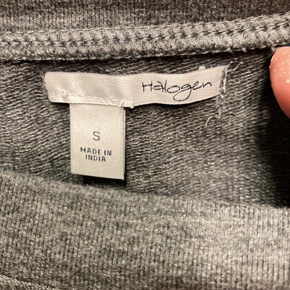 🛍️🛍️ 3 for $5. Beautiful heart sequined and netted top - Picture 4 of 8